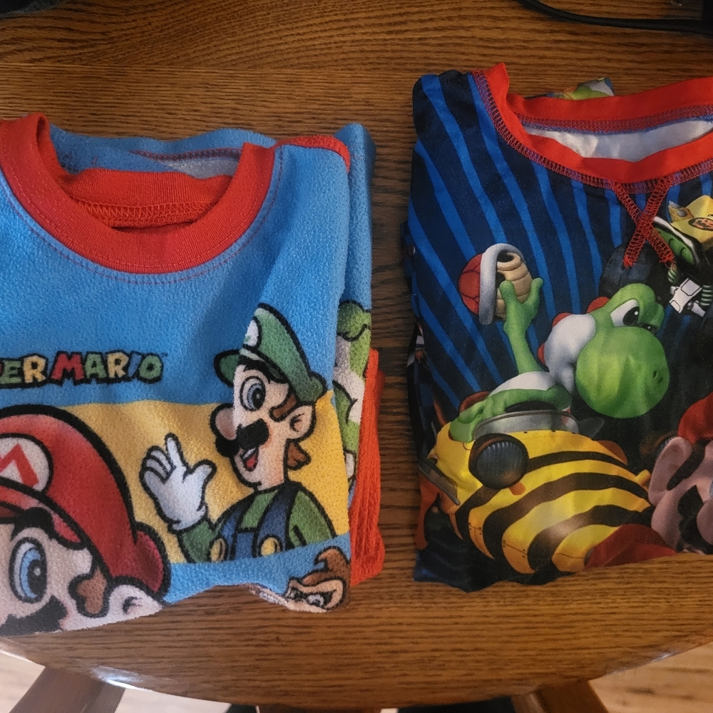 2 pairs Boys size 5 super Mario pajamas